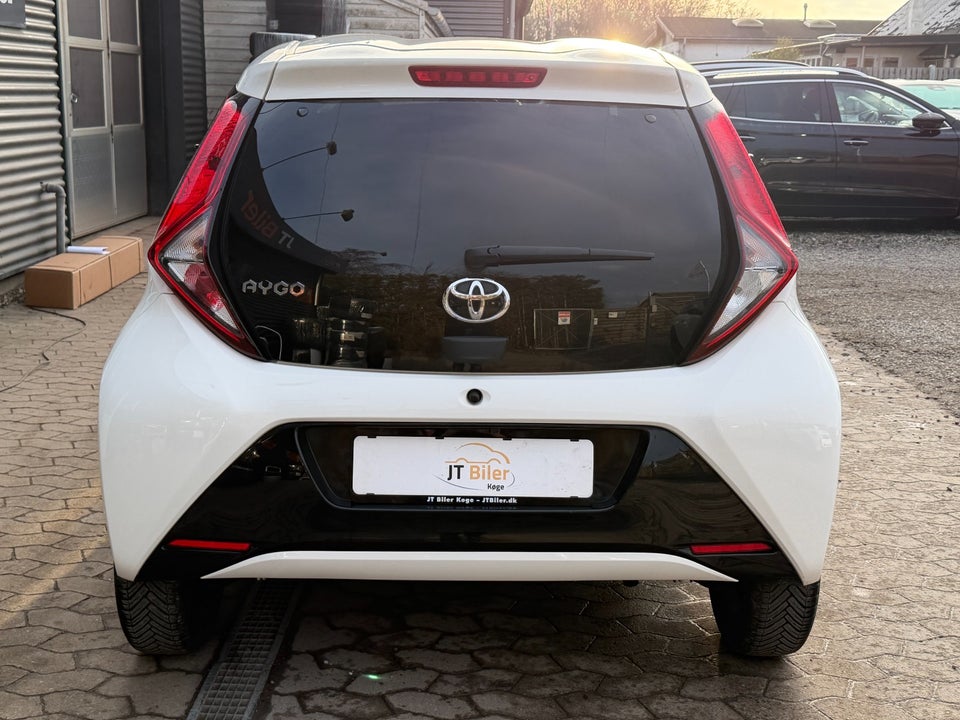 Toyota Aygo 1,0 VVT-i x-press 5d