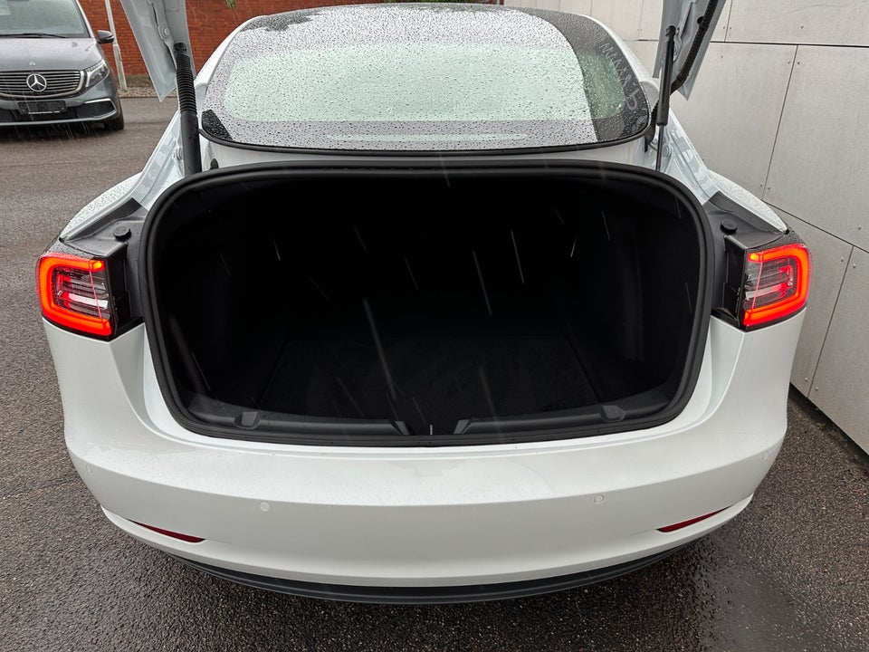 Tesla Model 3 Standard Range+ RWD 4d