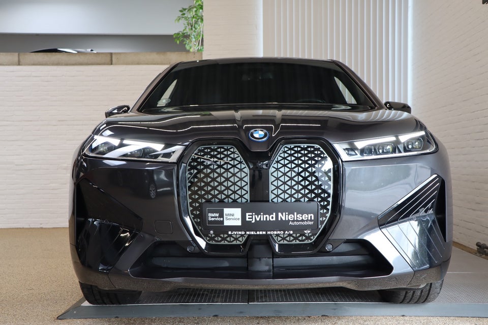 BMW iX xDrive40 Fully Charged 5d