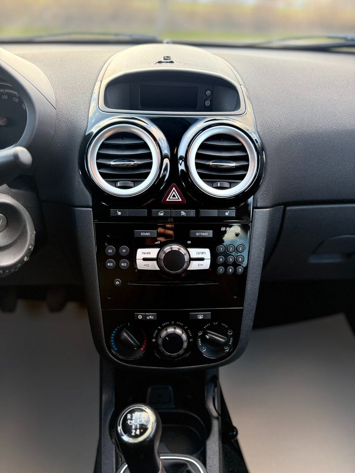 Opel Corsa 1,4 16V Sport 5d