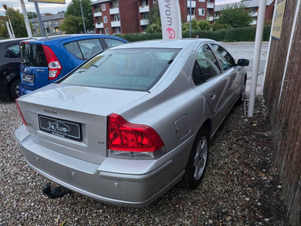 Volvo S60 2,4 140 Momentum 4d