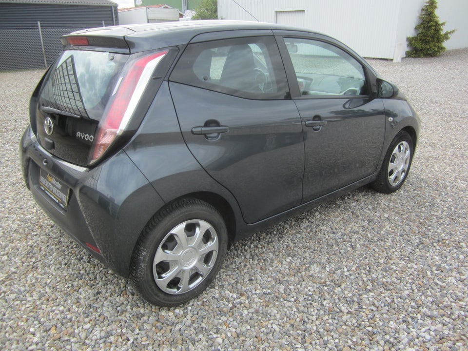 Toyota Aygo 1,0 VVT-i x-play 5d