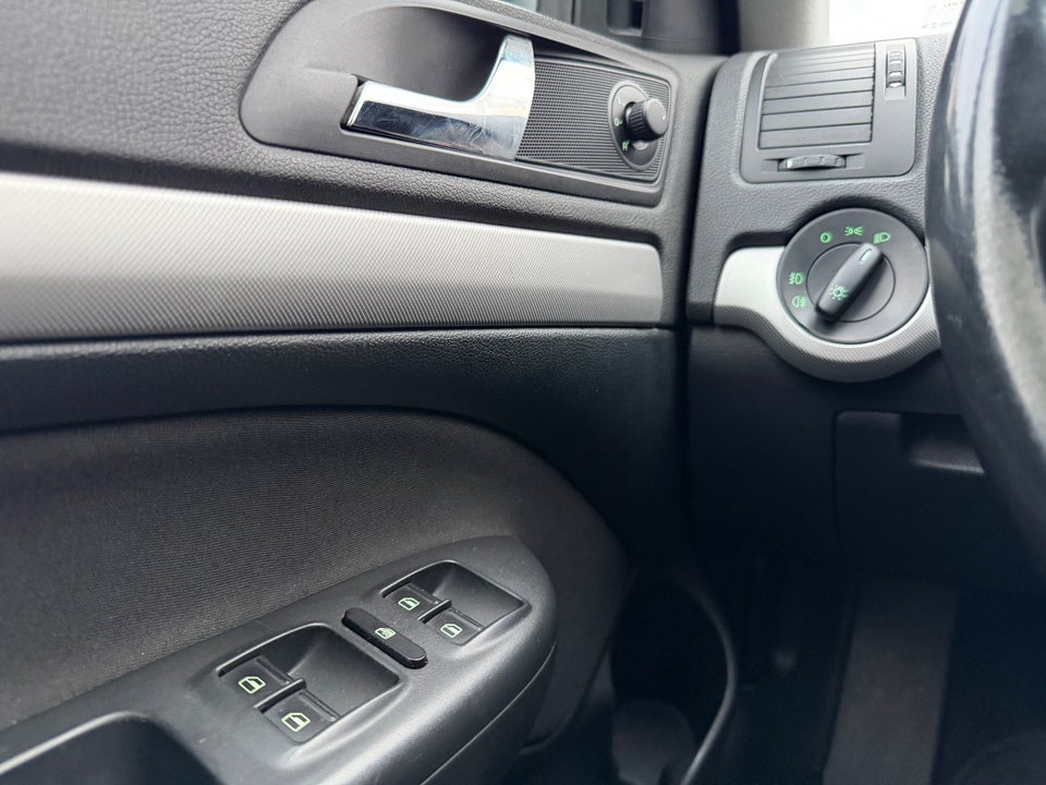 Skoda Octavia 1,6 TDi 105 Ambiente Combi 5d