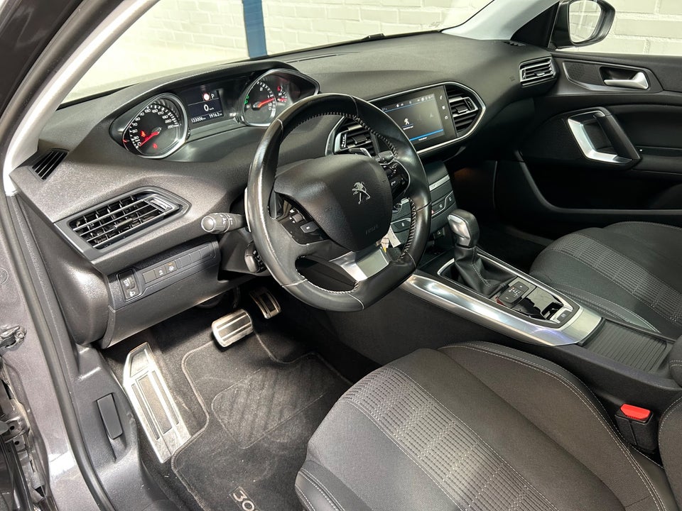 Peugeot 308 1,5 BlueHDi 130 Selection Sky SW EAT6 5d