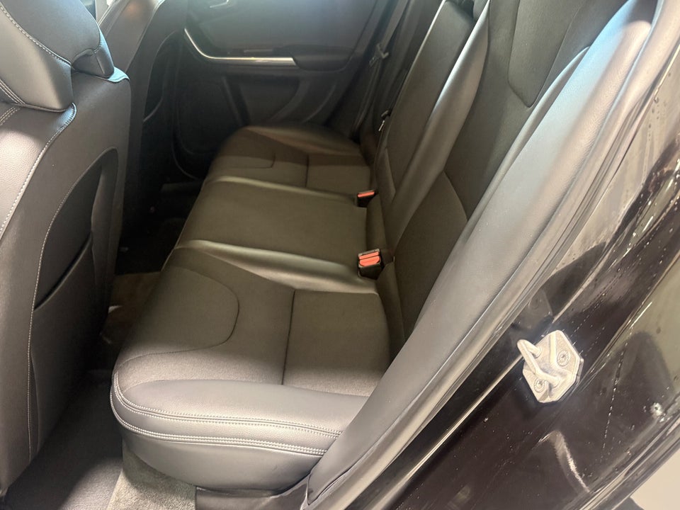 Volvo V60 2,0 D3 150 Momentum aut. 5d