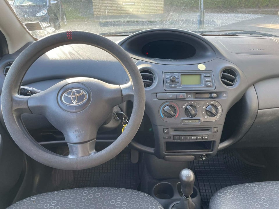 Toyota Yaris 1,0 Terra 5d