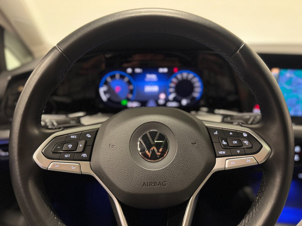 VW Golf VIII 2,0 TDi 150 Style DSG 5d