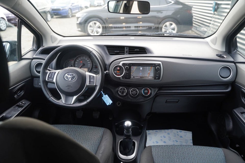 Toyota Yaris 1,3 VVT-i T2 5d