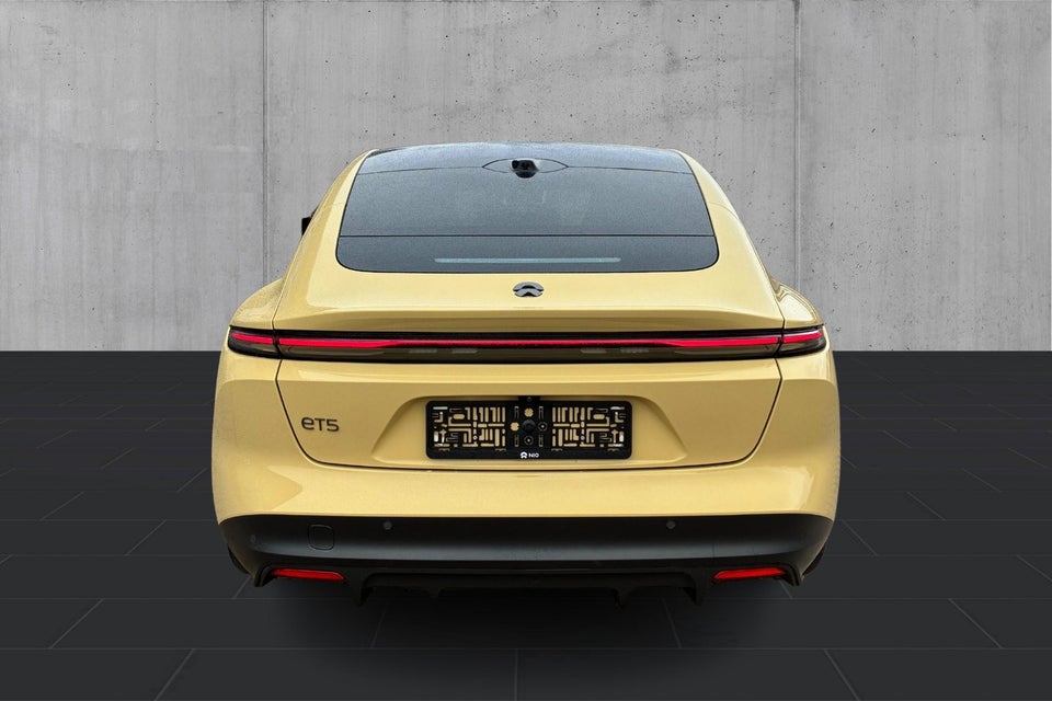 NIO ET5 75 Standard Range 4d