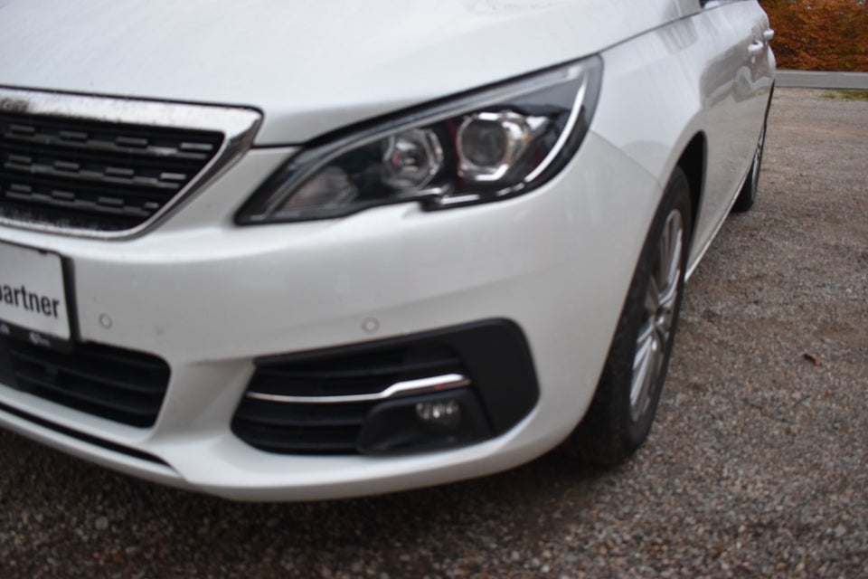 Peugeot 308 1,2 PureTech 130 Selection Sky EAT8 5d