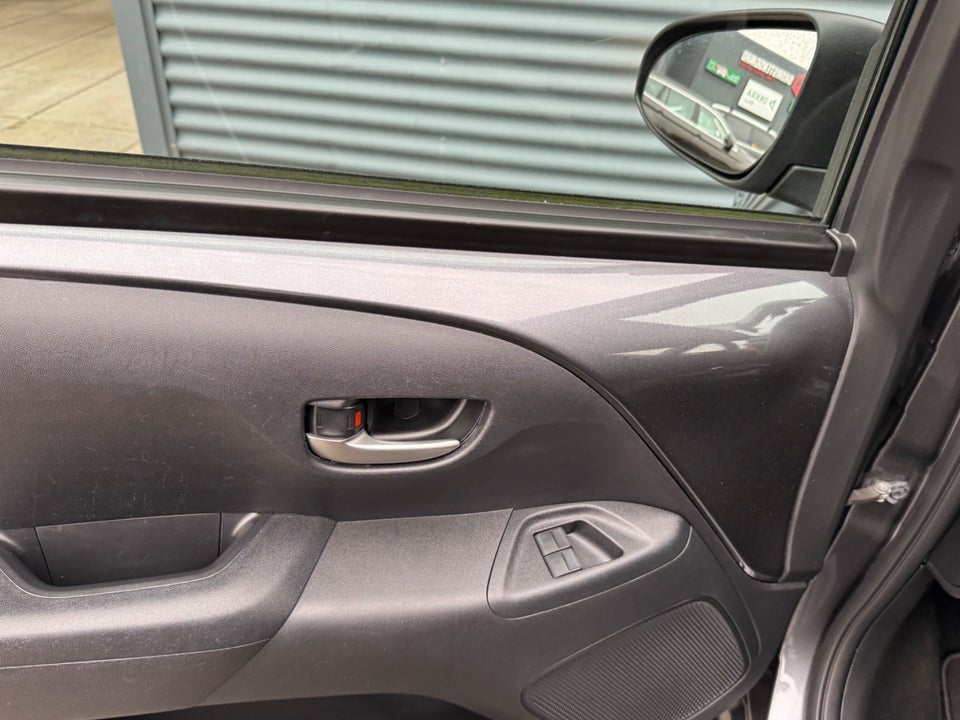 Toyota Aygo 1,0 VVT-i x-press 5d