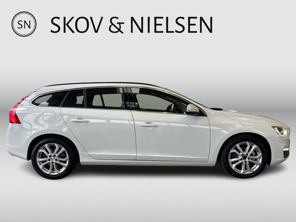 Volvo V60 2,0 D4 181 Momentum Drive-E 5d