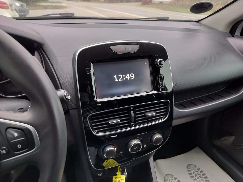 Renault Clio IV 1,2 16V Life Sport Tourer 5d