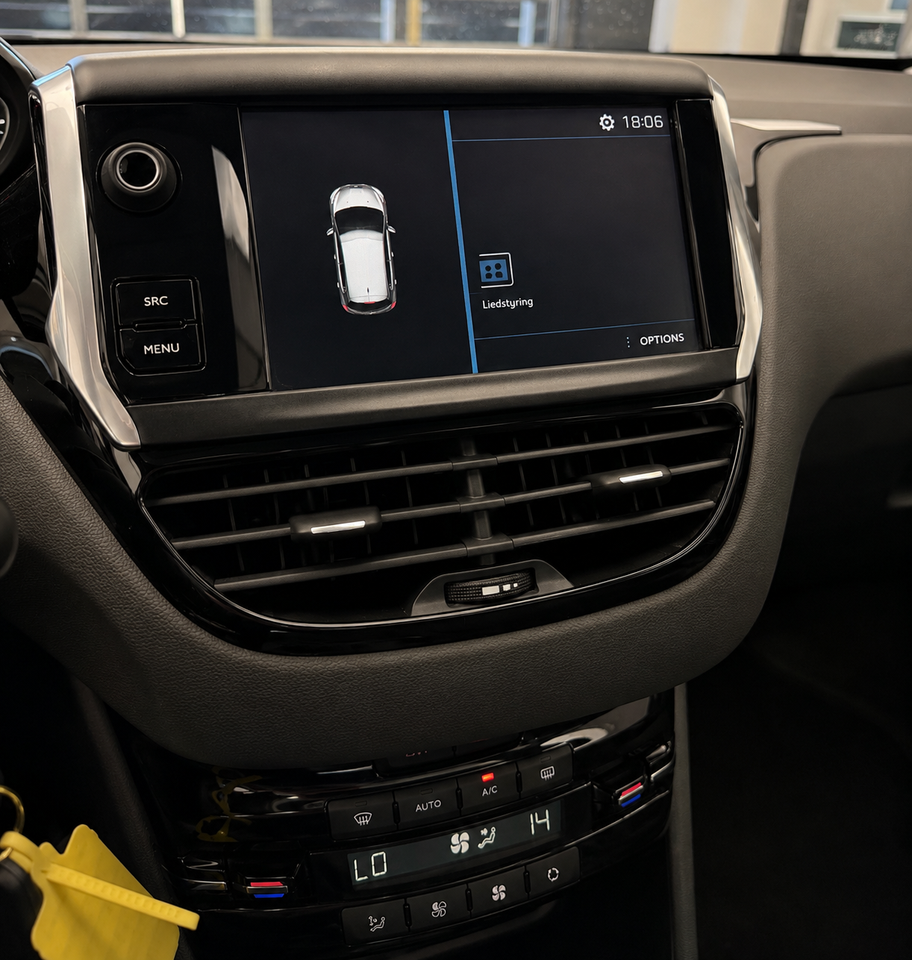 Peugeot 208 1,2 PureTech 110 Signature Sky 5d