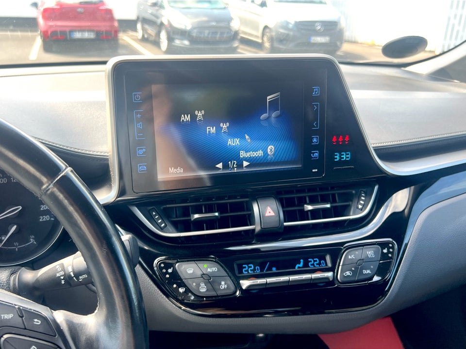 Toyota C-HR 1,8 Hybrid Premium Selected CVT 5d