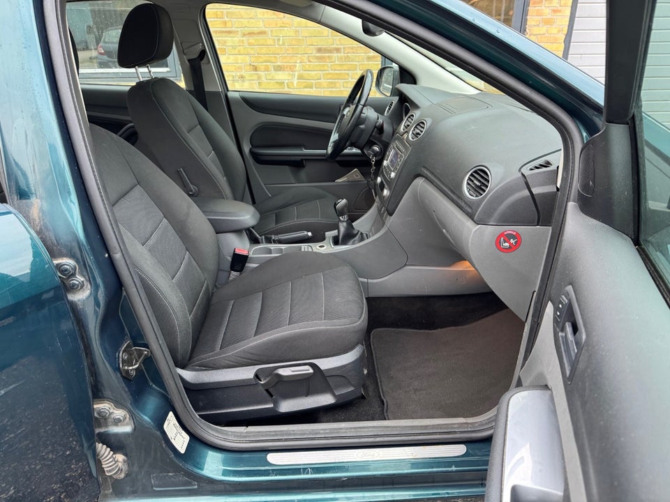 Ford Focus 1,6 Titanium 5d