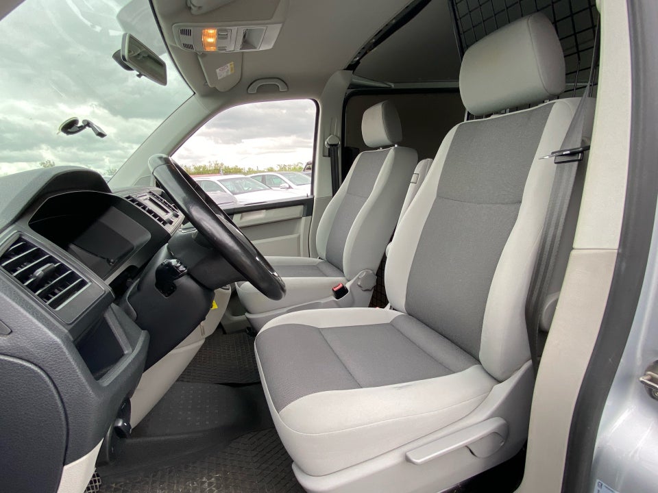 VW Transporter 2,0 TDi 180 Kassevogn DSG lang