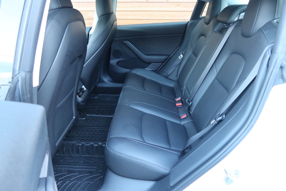 Tesla Model 3 Standard Range+ RWD 4d