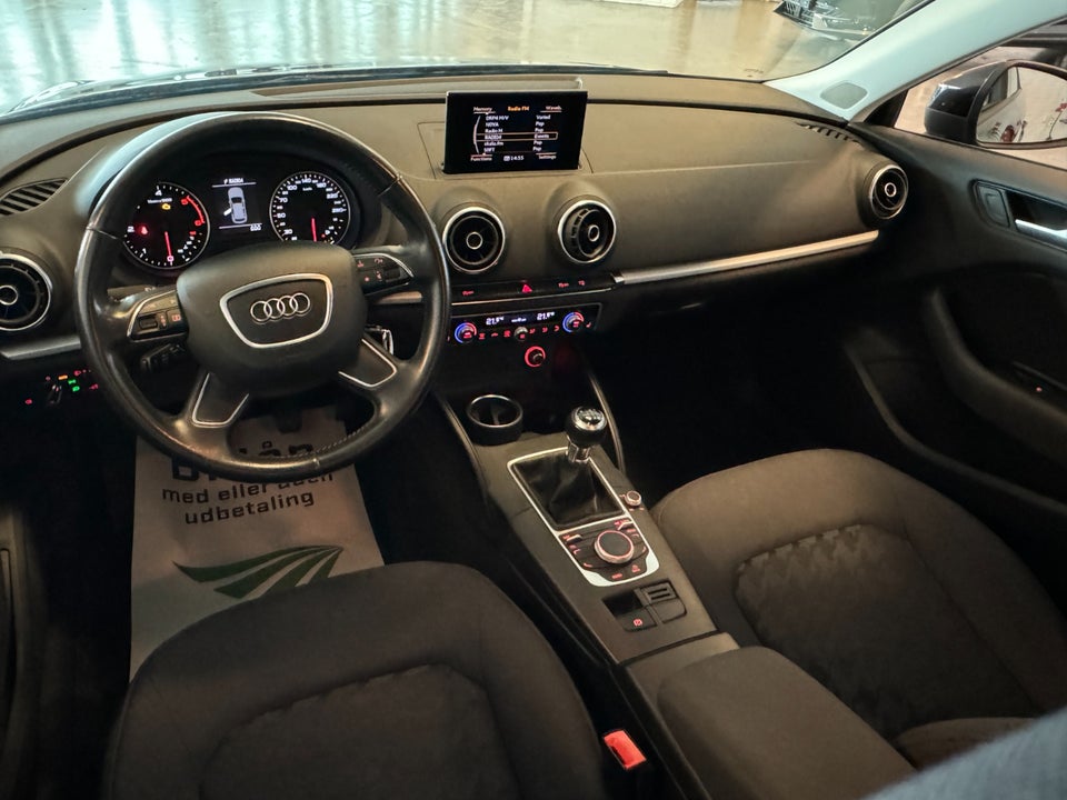 Audi A3 1,6 TDi 110 Ultra Attraction Sportback 5d