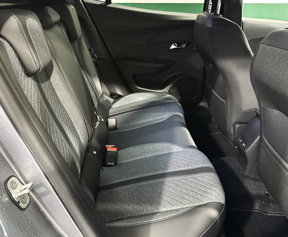 Peugeot 2008 1,2 PureTech 100 Allure Pack 5d
