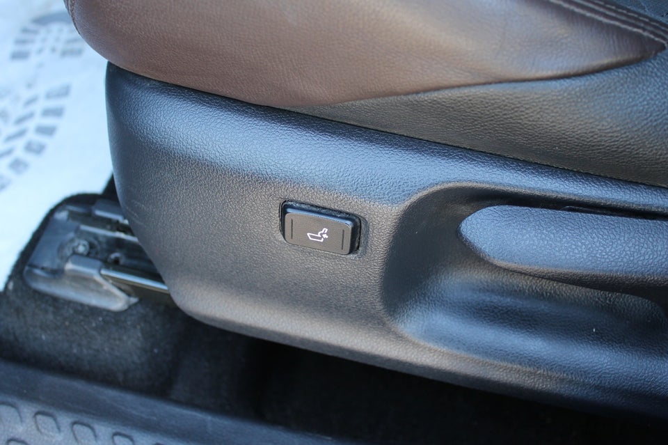 Toyota C-HR 1,8 Hybrid Premium Selected CVT Van 5d