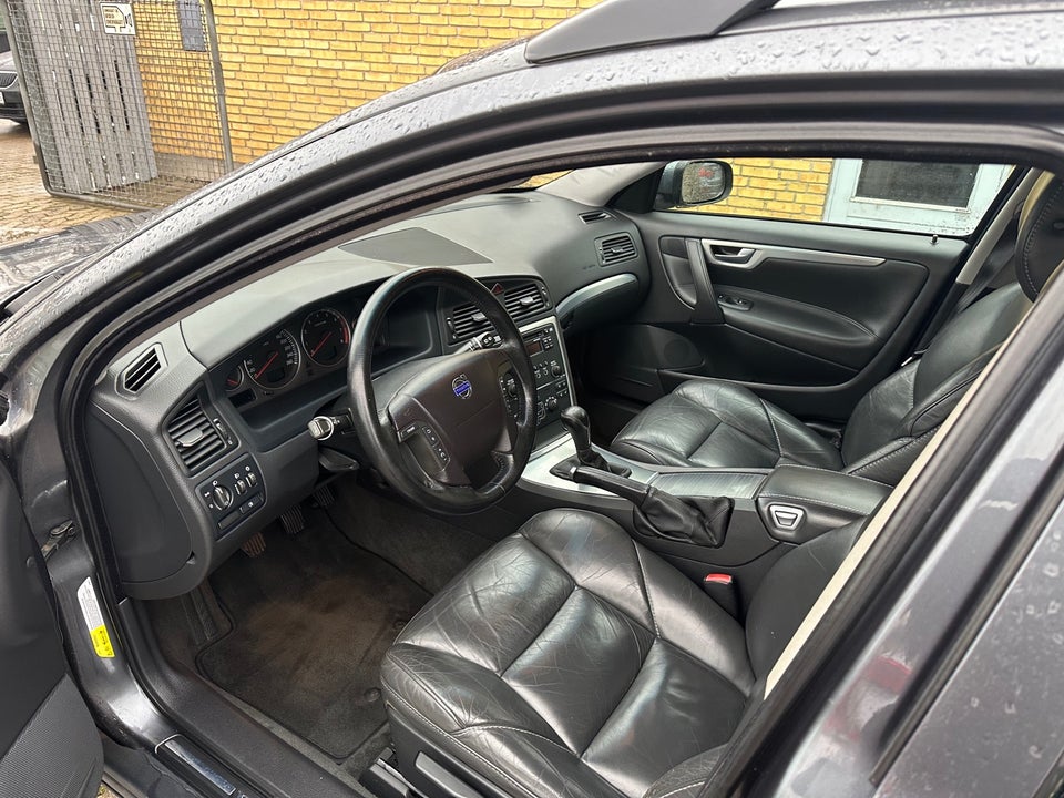 Volvo V70 2,4 140 Momentum 5d