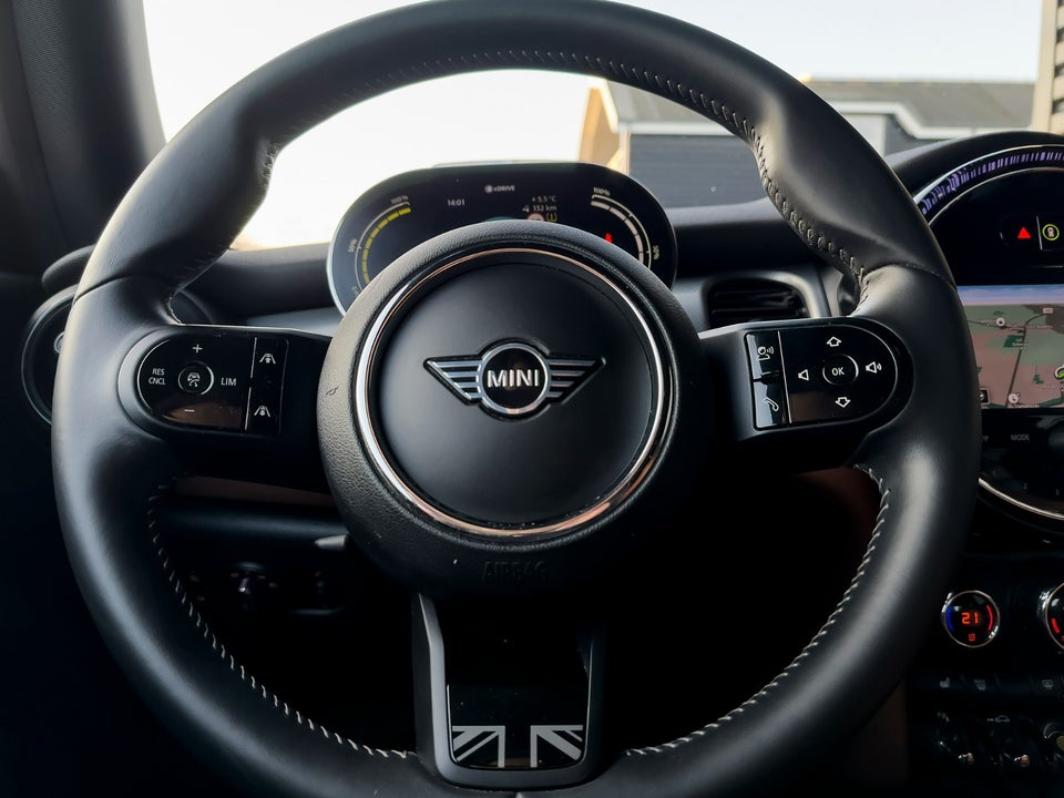 MINI Cooper SE Yours Trim 3d