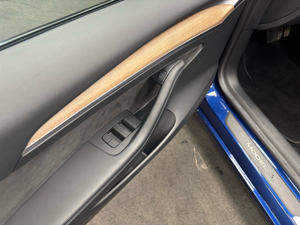 Tesla Model 3 RWD 4d