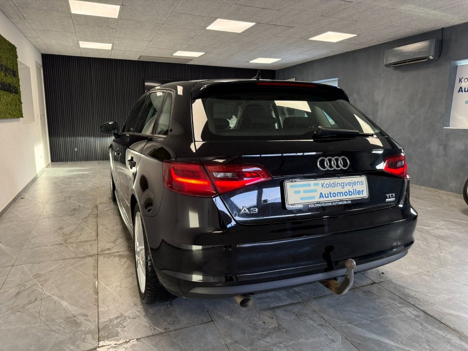 Audi A3 1,6 TDi 110 Ultra Attraction 4d