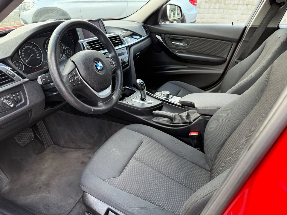 BMW 320i 2,0 Touring Advantage aut. 5d