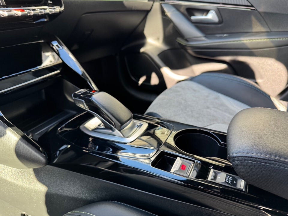 Peugeot e-208 50 GT 5d