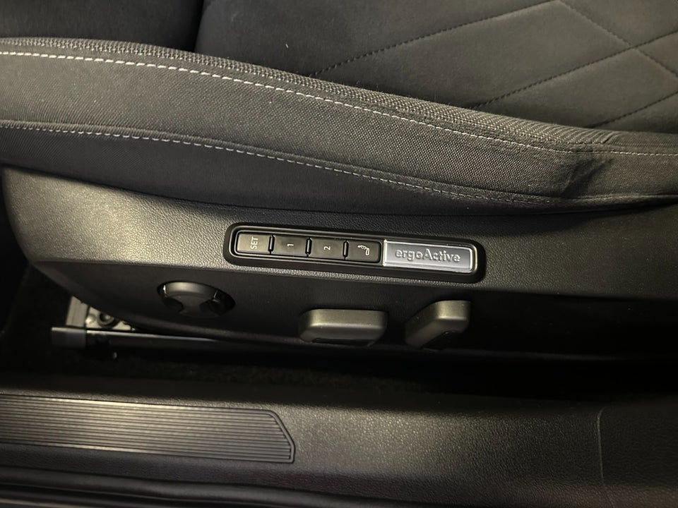VW Golf VIII 1,4 eHybrid DSG 5d