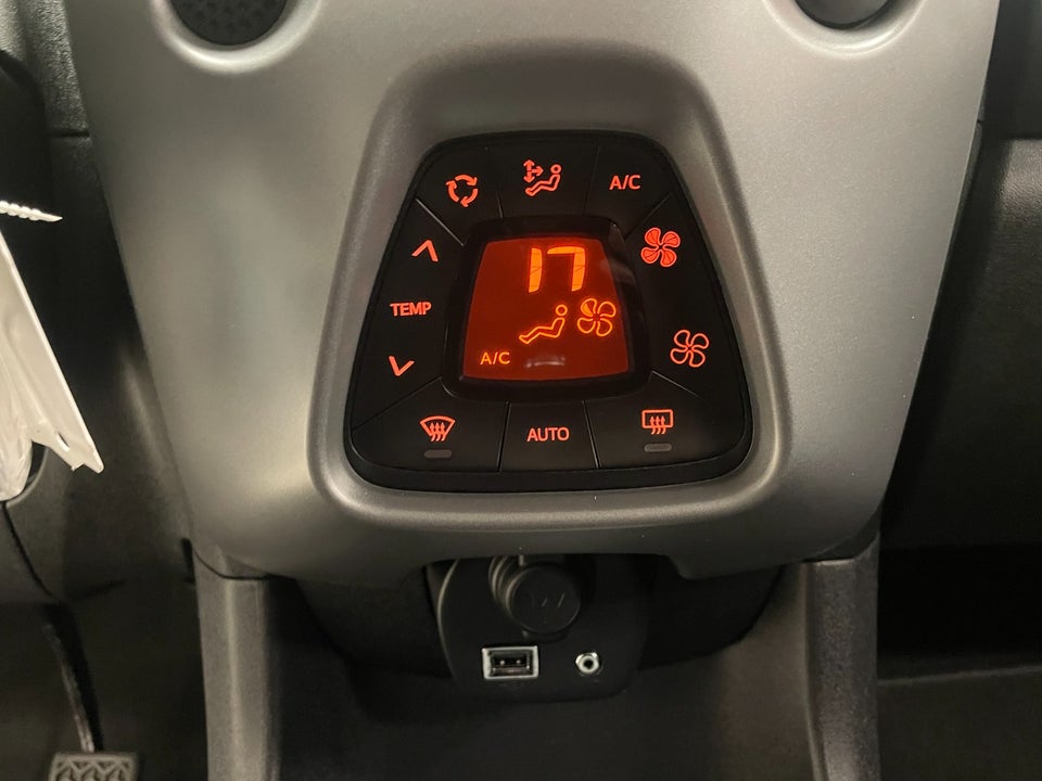 Toyota Aygo 1,0 VVT-i x-press 5d