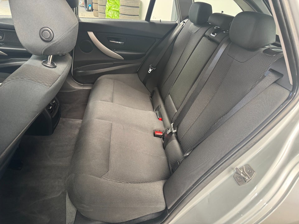 BMW 320d 2,0 Touring 5d