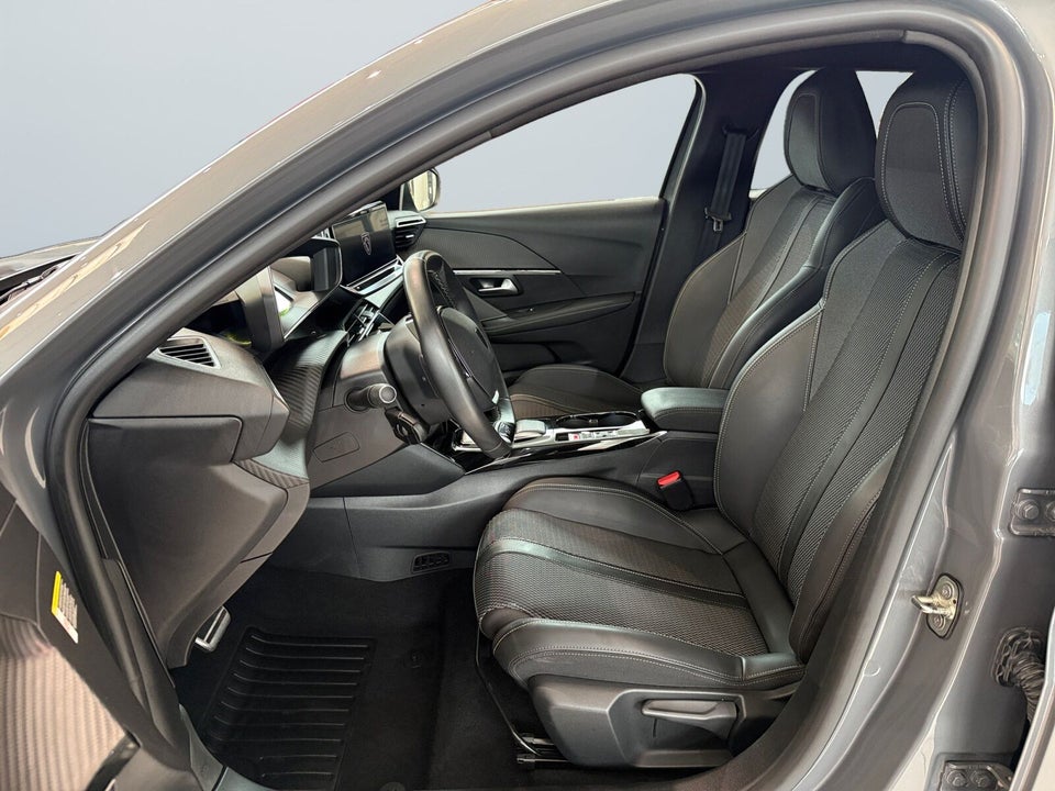 Peugeot e-208 54 GT 5d