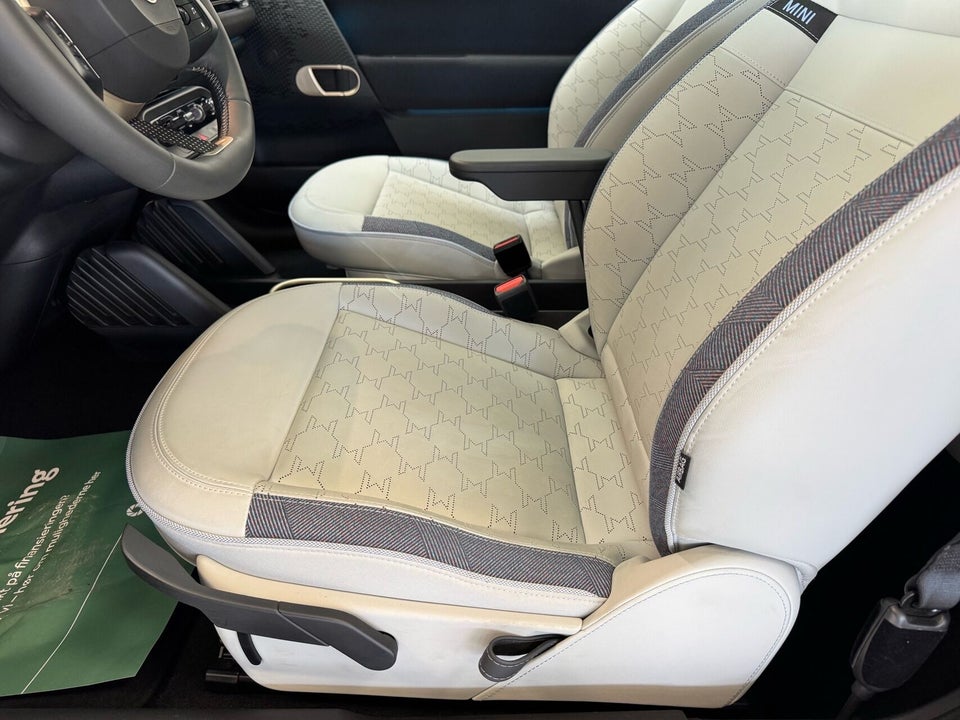 MINI Cooper E Classic Trim L 3d