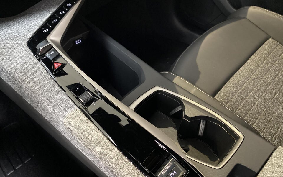 Peugeot e-5008 77 Allure 7prs 5d