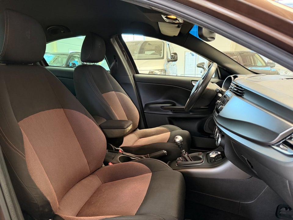 Alfa Romeo Giulietta 2,0 JTD 150 Distinctive 5d