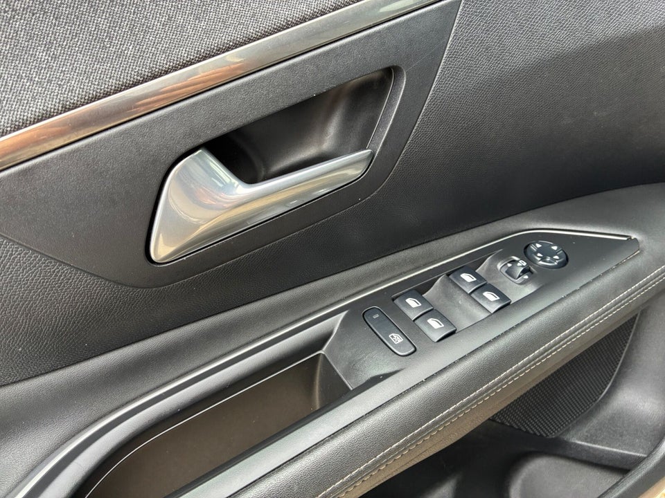 Peugeot 3008 1,6 Hybrid Allure Limited EAT8 5d