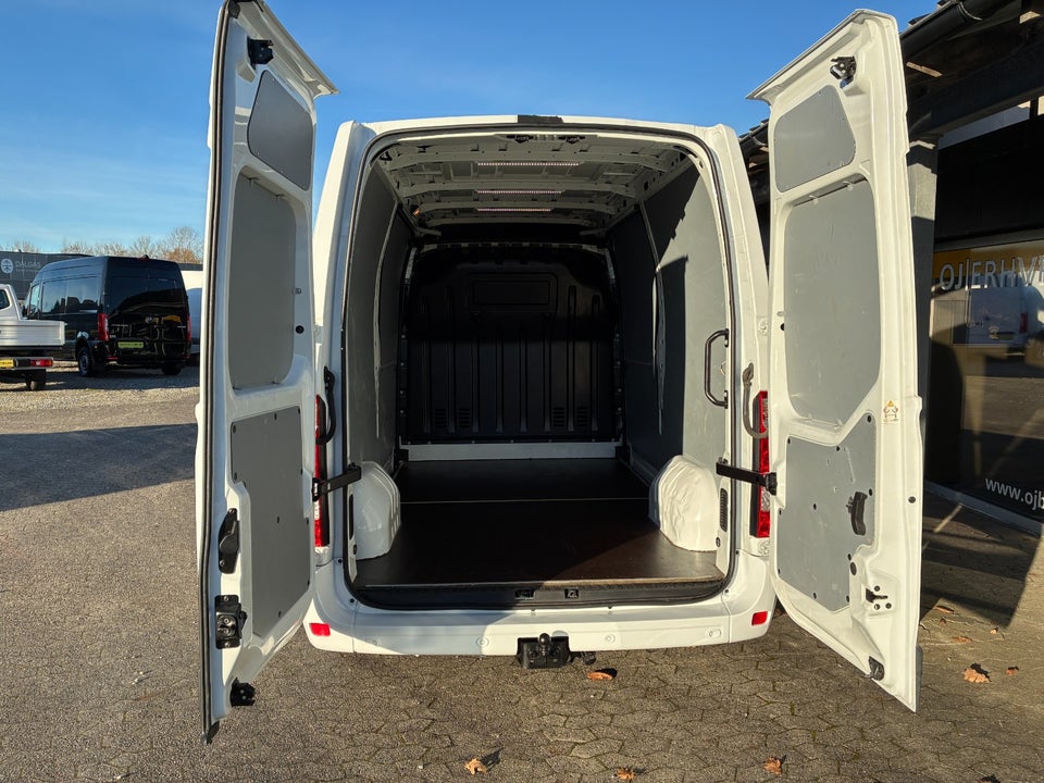 Renault Master IV T33 2,3 dCi 135 L2H2 Kassevogn
