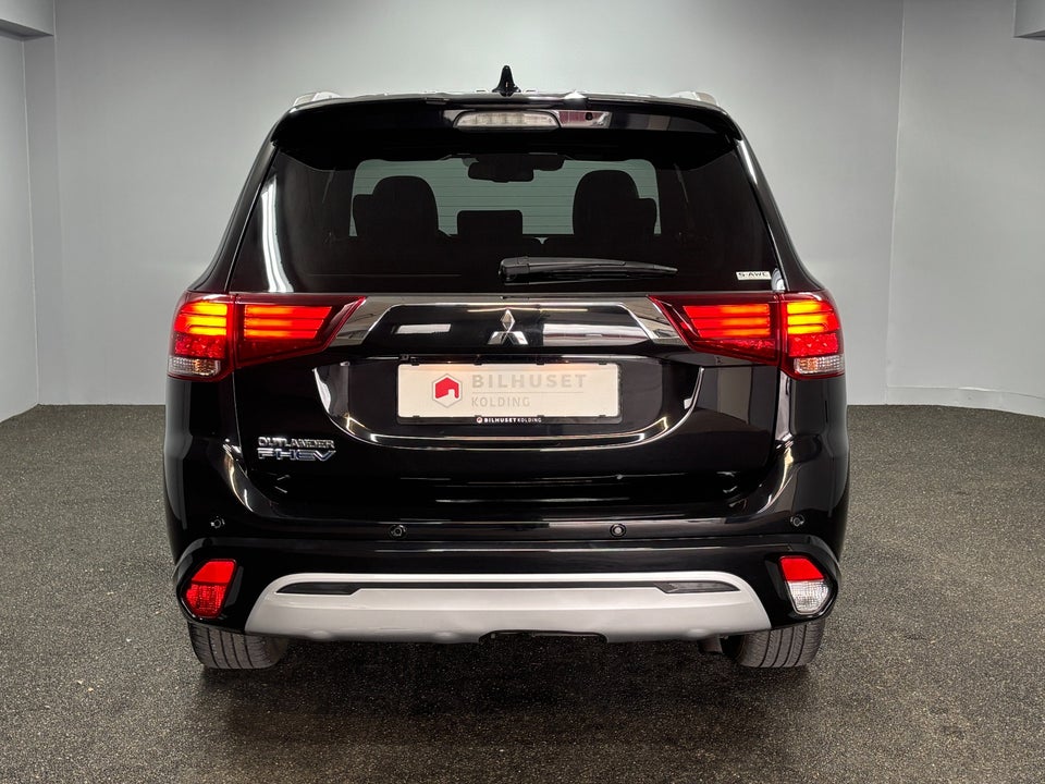 Mitsubishi Outlander 2,4 PHEV Instyle CVT 4WD 5d
