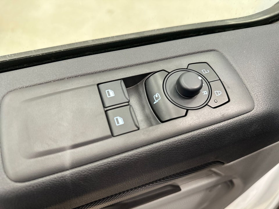 Ford E-Transit Custom 320S 64 Trend