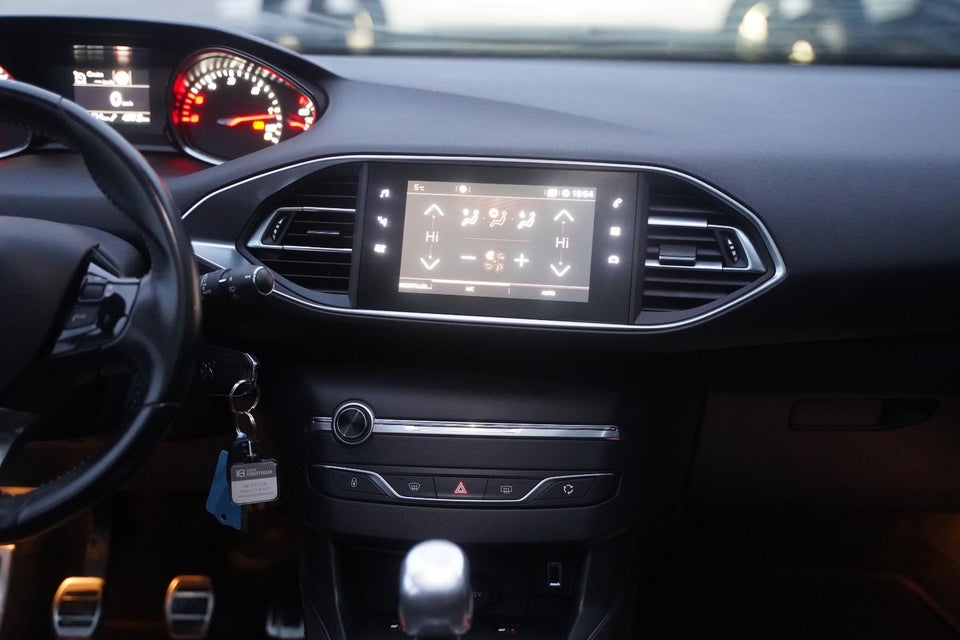 Peugeot 308 1,5 BlueHDi 130 Prestige Sky 5d