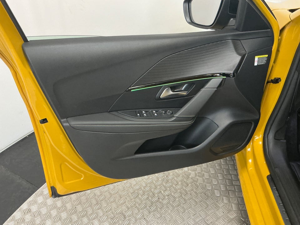 Peugeot e-208 50 GT 5d