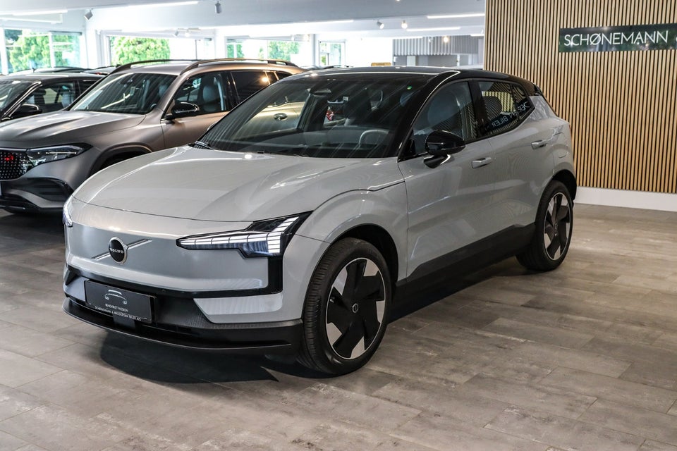 Volvo EX30 Extended Range Plus 5d