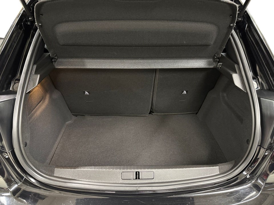 Peugeot e-208 50 Style 5d