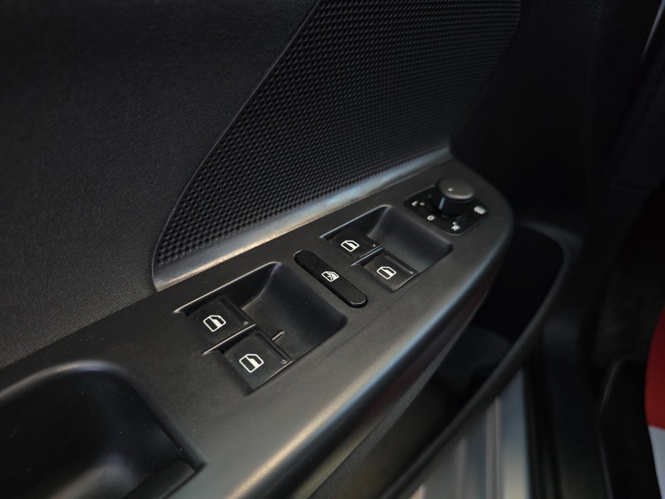 VW Golf VI 1,6 TDi 105 Comfortline Variant BMT 5d