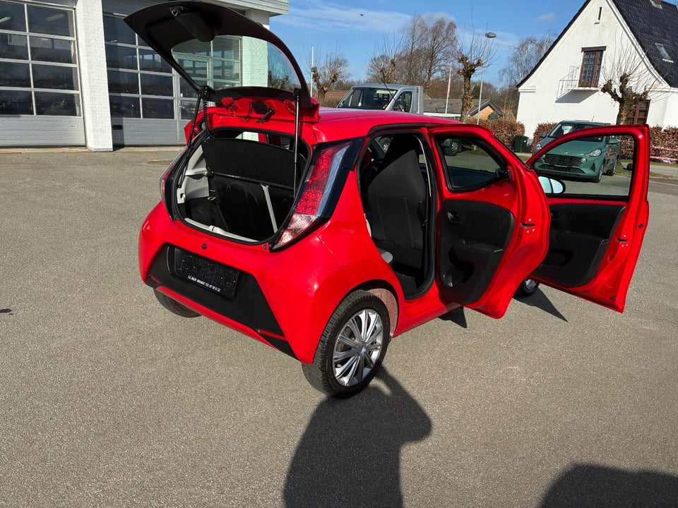 Toyota Aygo 1,0 VVT-i x-play 5d