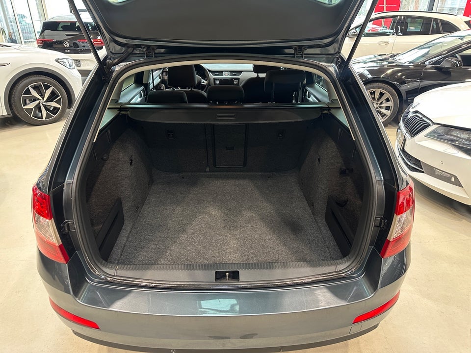 Skoda Octavia 1,6 TDi 110 Style Combi DSG 5d