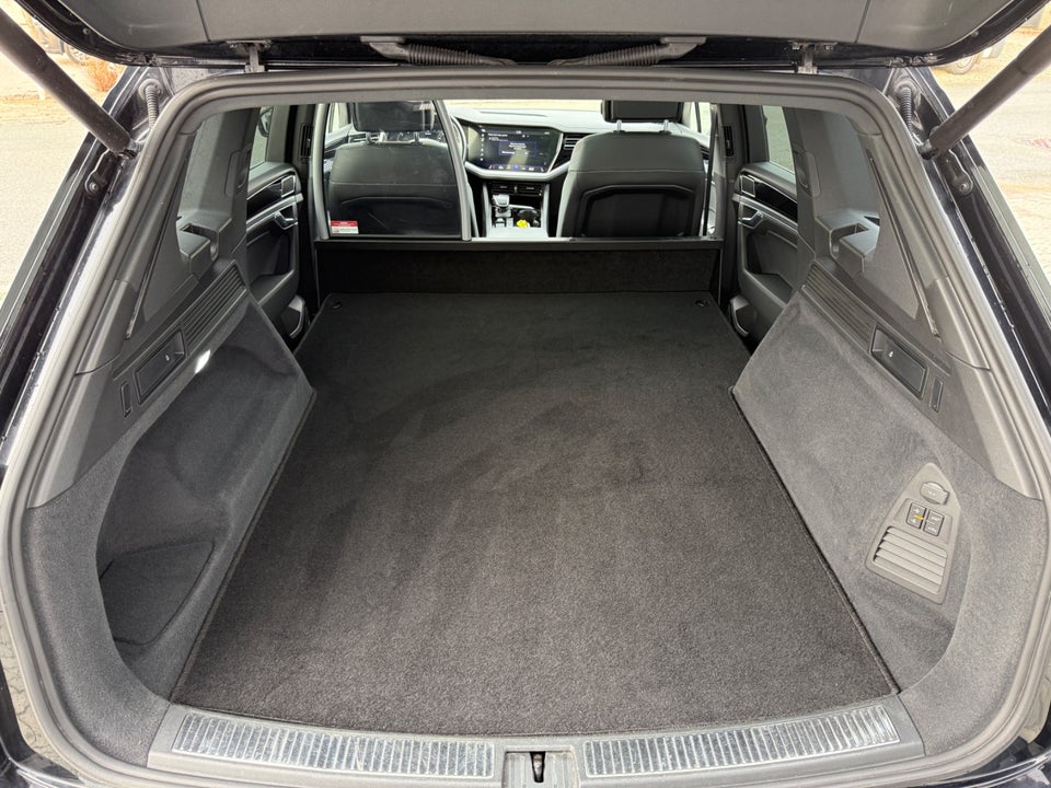 VW Touareg 3,0 TDi 286 R-line aut. 4Motion Van 5d